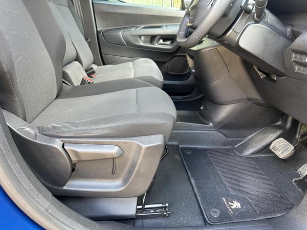 Peugeot Partner 1.5 BlueHDi 1000 Asphalt Standard Panel Van EAT8 SWB Euro 6 (s/s) 5dr at 6th