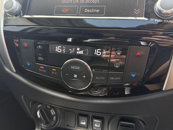 Nissan Navara 2.3 dCi N-Guard Auto 4WD Euro 6 4dr at 22th