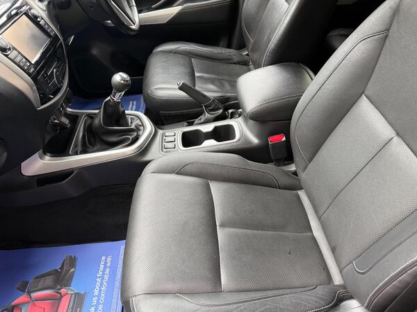 Nissan Navara 2.3 dCi Tekna 4WD Euro 6 (s/s) 4dr