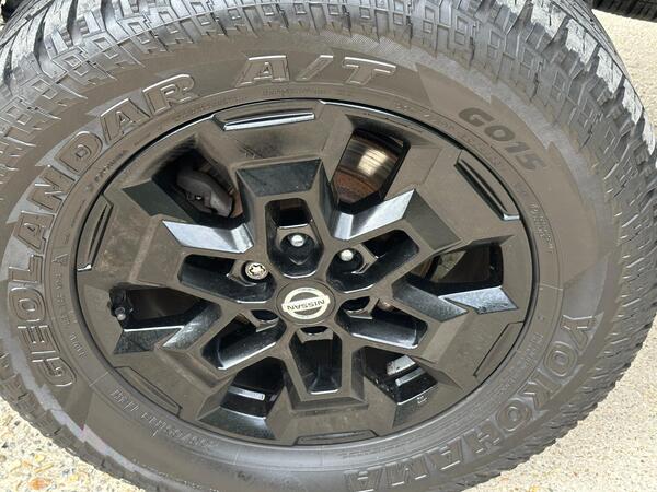 Nissan Navara 2.3 dCi N-Guard Auto 4WD Euro 6 4dr at 22th