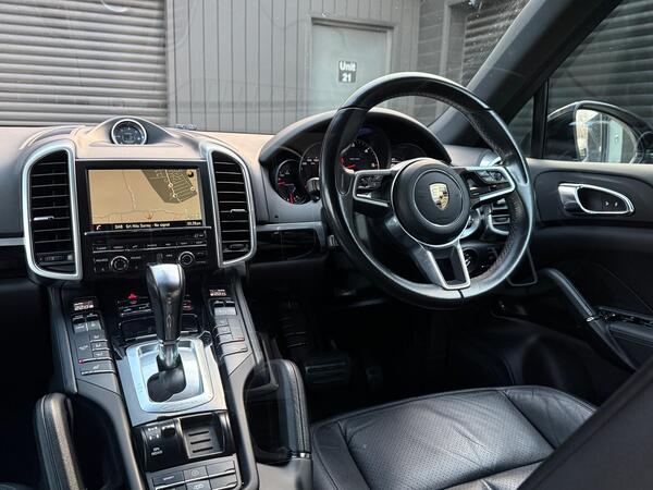 Porsche Cayenne 3.0 TD V6 TiptronicS 4WD Euro 6 (s/s) 5dr - Image 2