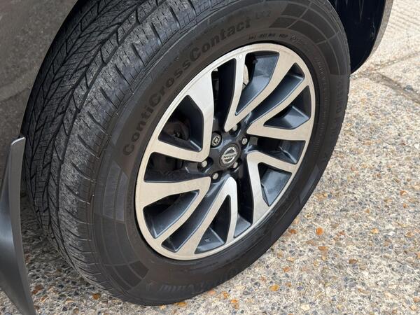 Nissan Navara 2.3 dCi Tekna Auto 4WD Euro 6 4dr at 29th