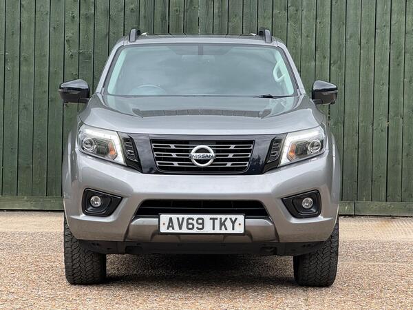 Nissan Navara 2.3 dCi N-Guard Auto 4WD Euro 6 4dr at 5th