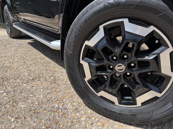 Nissan Navara 2.3 dCi Tekna 4WD Euro 6 (s/s) 4dr at 34th
