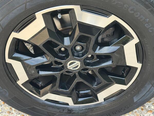 Nissan Navara 2.3 dCi Tekna Auto 4WD Euro 6 4dr