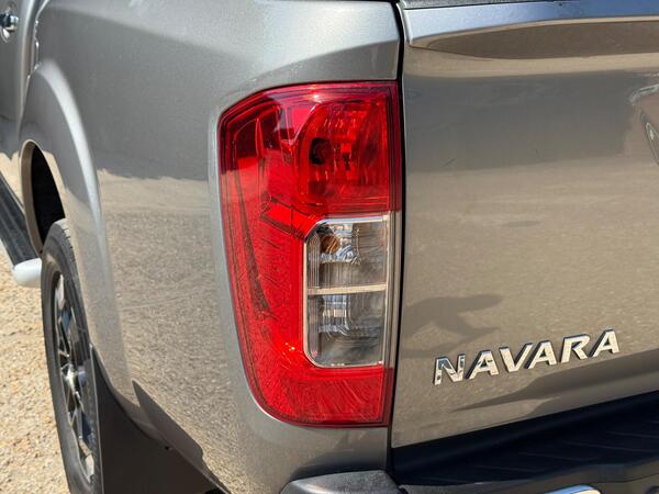Nissan Navara 2.3 dCi Tekna Auto 4WD Euro 6 4dr at 39th