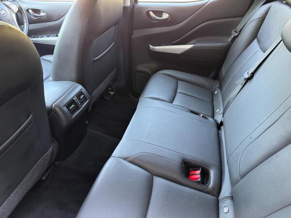Nissan Navara 2.3 dCi Tekna Auto 4WD Euro 6 4dr