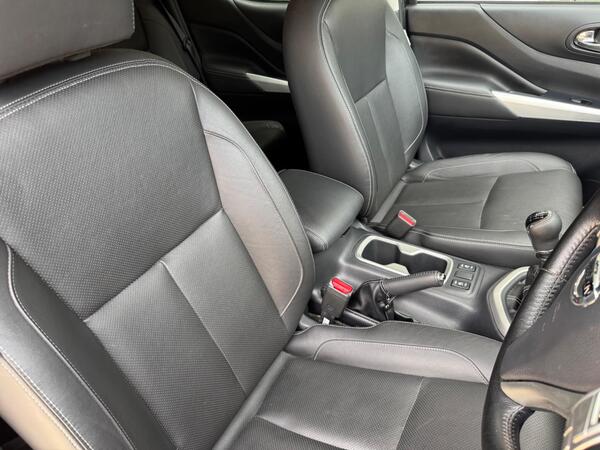 Nissan Navara 2.3 dCi Tekna 4WD Euro 6 (s/s) 4dr at 46th