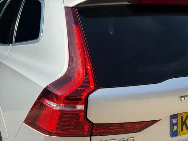 Volvo XC60 2.0 D4 Momentum Auto Euro 6 (s/s) 5dr at 38th