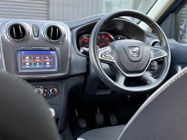 Dacia Sandero Stepway 0.9 TCe Comfort Euro 6 (s/s) 5dr - Image 2