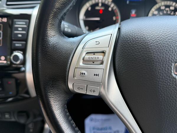 Nissan Navara 2.3 dCi Tekna Auto 4WD Euro 6 4dr at 27th