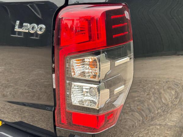 Mitsubishi L200 2.2 DI-D DC Barbarian Auto 4WD Euro 6 (s/s) 4dr at 51th