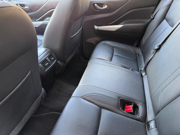 Nissan Navara 2.3 dCi Tekna Auto 4WD Euro 6 4dr at 16th