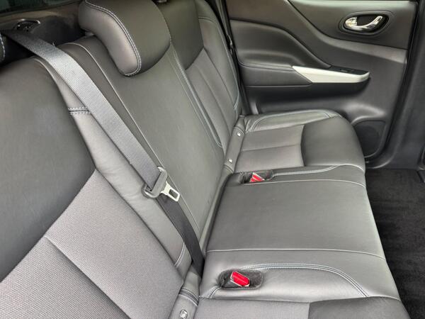 Nissan Navara 2.3 dCi N-Guard Auto 4WD Euro 6 4dr at 18th