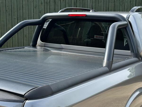 Nissan Navara 2.3 dCi N-Guard Pickup Double Cab 4dr Diesel Auto 4WD Euro 6 (190 ps)