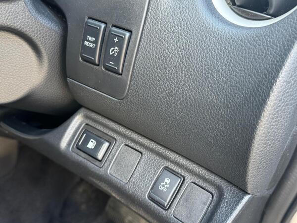 Nissan Navara 2.3 dCi N-Guard Auto 4WD Euro 6 4dr at 17th