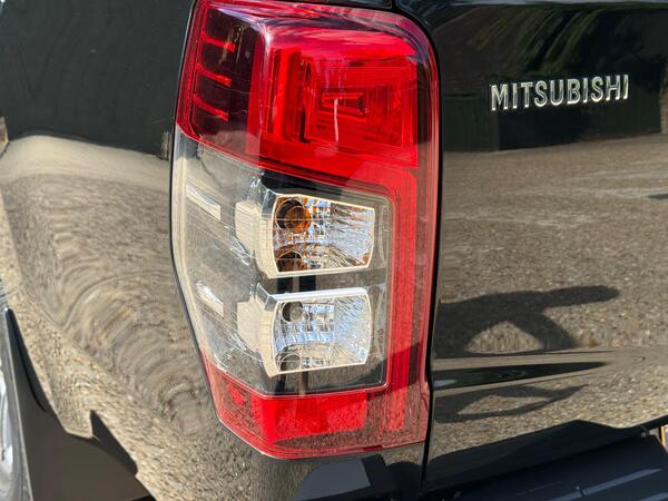 Mitsubishi L200 2.2 DI-D DC Barbarian Auto 4WD Euro 6 (s/s) 4dr