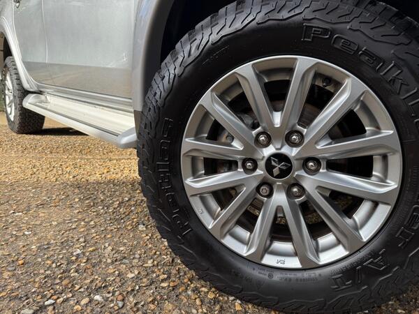 Mitsubishi L200 2.4 DI-D DC Barbarian 4WD Euro 6 4dr at 30th