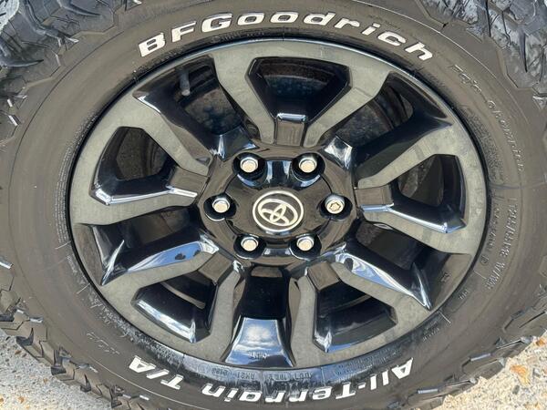 Toyota Hilux 2.8 D-4D Invincible X 4WD Euro 6 (s/s) 4dr at 32th