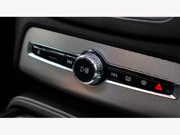 VOLVO XC90 R-DESIGN B5 MHEV AWD AUTO - Image 32