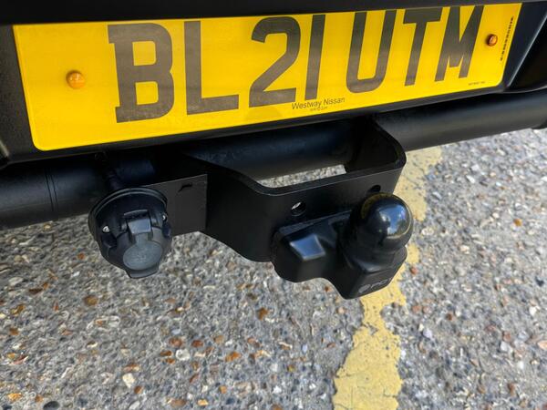 Nissan Navara 2.3 dCi N-Guard Auto 4WD Euro 6 4dr at 52th