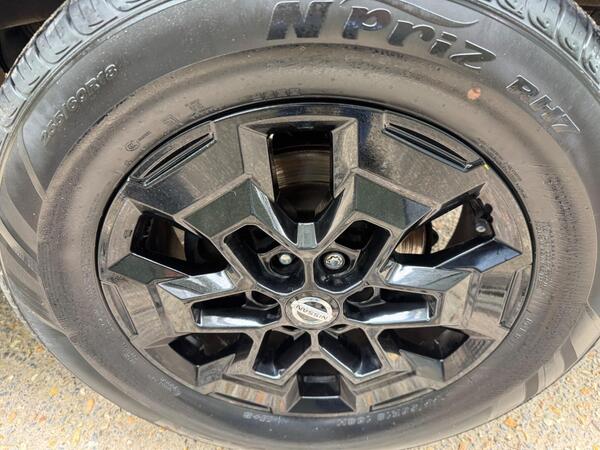 Nissan Navara 2.3 dCi N-Guard Auto 4WD Euro 6 4dr at 28th