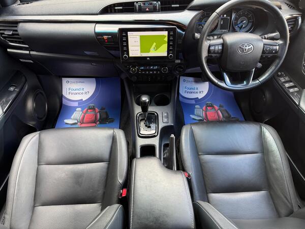 Toyota Hilux 2.8 D-4D Invincible X Auto 4WD Euro 6 (s/s) 4dr at 2th