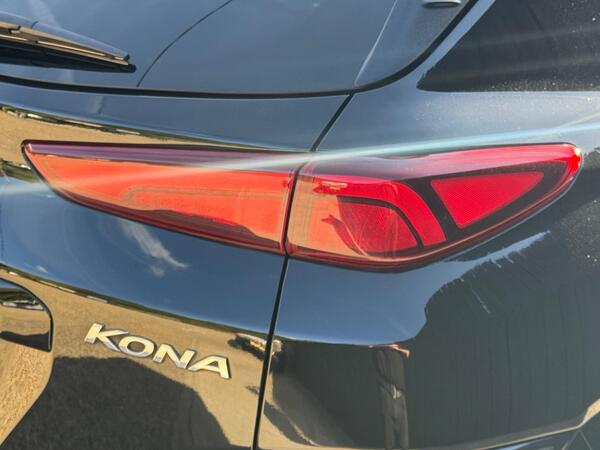 Hyundai KONA 64kWh Premium Auto 5dr (10.5kW Charger)