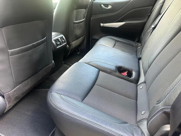 Nissan Navara 2.3 dCi N-Guard Pickup Double Cab 4dr Diesel Auto 4WD Euro 6 (190 ps)