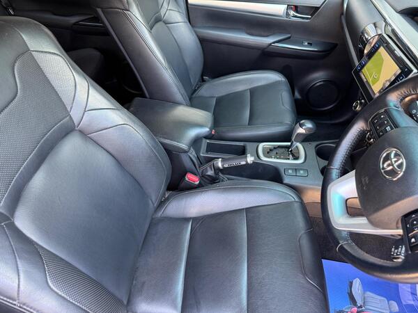 Toyota Hilux 2.4 D-4D Invincible Auto 4WD Euro 6 (s/s) 4dr (TSS) at 2th