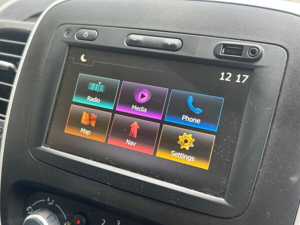 Renault Trafic 2.0 dCi ENERGY 28 Sport SWB Standard Roof Euro 6 (s/s) 5dr at 9th