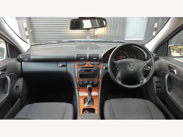 Mercedes-Benz C Class 2.0 C200 Kompressor Classic 4dr - Image 2