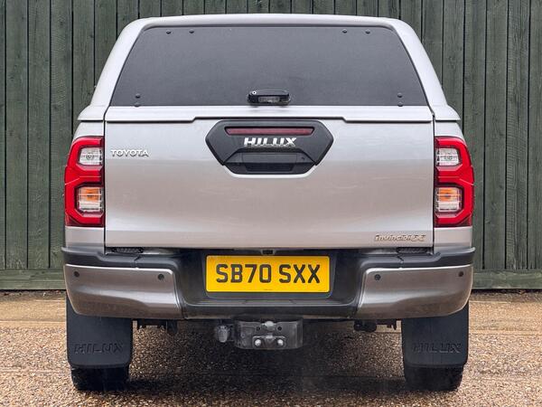 Toyota Hilux 2.8 D-4D Invincible X Auto 4WD Euro 6 (s/s) 4dr at 15th