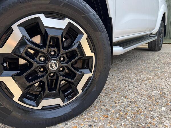 Nissan Navara 2.3 dCi Tekna Auto 4WD Euro 6 4dr