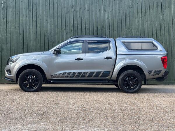 Nissan Navara 2.3 dCi N-Guard Auto 4WD Euro 6 4dr at 9th