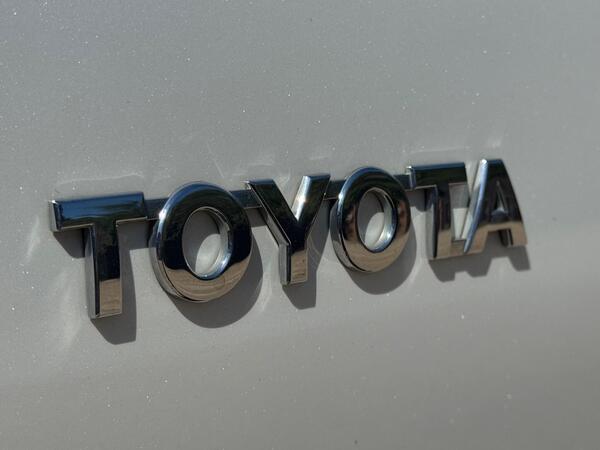 Toyota Hilux 2.8 D-4D Invincible X Auto 4WD Euro 6 (s/s) 4dr at 50th