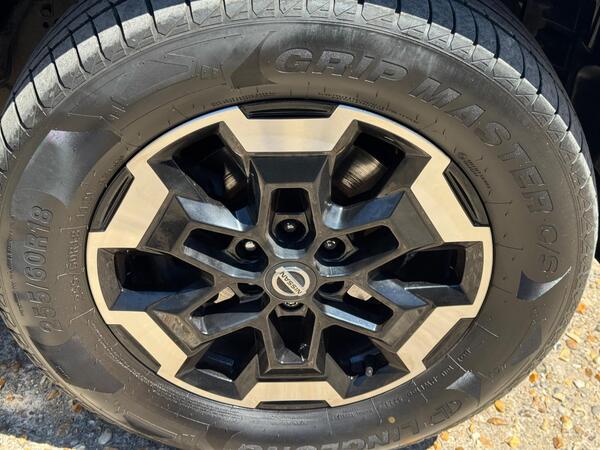 Nissan Navara 2.3 dCi Tekna Auto 4WD Euro 6 4dr at 34th
