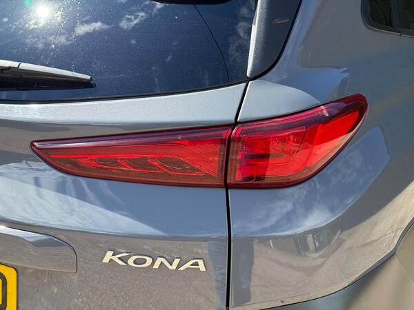 Hyundai KONA 64kWh Premium SE Auto 5dr (7kW Charger)