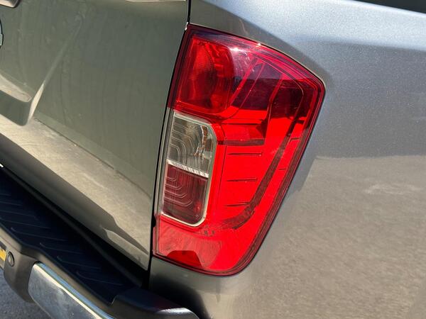 Nissan Navara 2.3 dCi Tekna Auto 4WD Euro 6 4dr at 46th