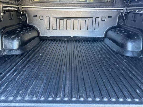 Toyota Hilux 2.8 D-4D Invincible X Auto 4WD Euro 6 (s/s) 4dr at 23th