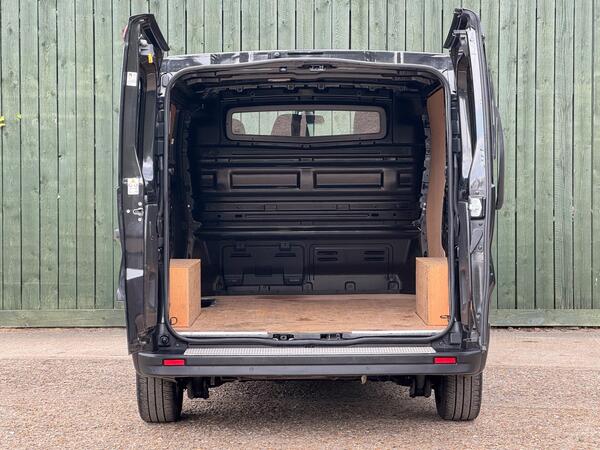 Renault Trafic 2.0 dCi ENERGY 28 Sport SWB Standard Roof Euro 6 (s/s) 5dr at 53th