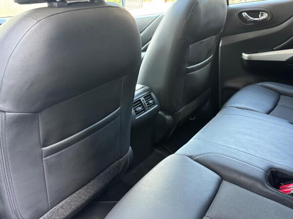Nissan Navara 2.3 dCi N-Guard Auto 4WD Euro 6 4dr at 33th