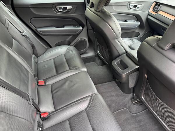 Volvo XC60 2.0 D4 Inscription Auto AWD Euro 6 (s/s) 5dr at 14th
