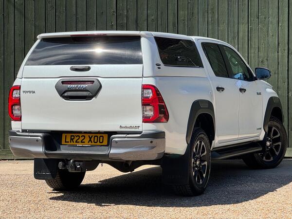 Toyota Hilux 2.8 D-4D Invincible X Auto 4WD Euro 6 (s/s) 4dr at 19th