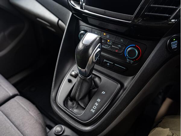 FORD TRANSIT CONNECT 240 LTD TDCI A - Image 32