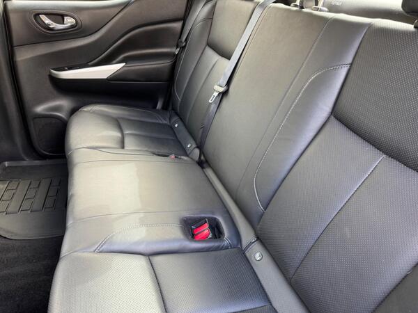 Nissan Navara 2.3 dCi Tekna 4WD Euro 6 (s/s) 4dr at 14th