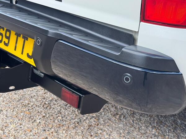 Nissan Navara 2.3 dCi N-Guard Auto 4WD Euro 6 4dr at 52th