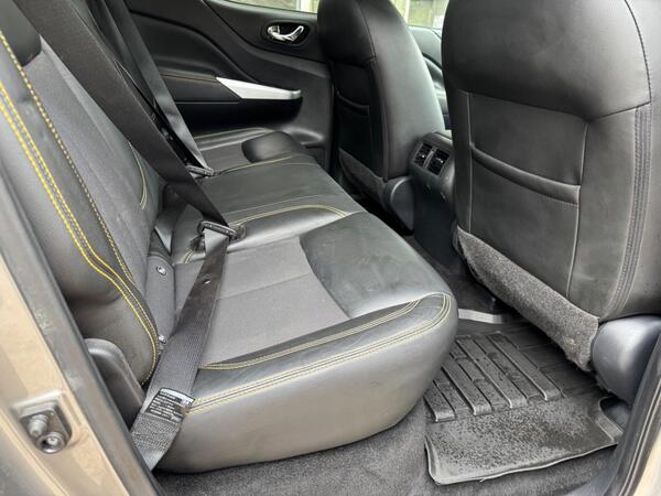 Nissan Navara 2.3 dCi N-Guard Auto 4WD Euro 6 4dr at 38th