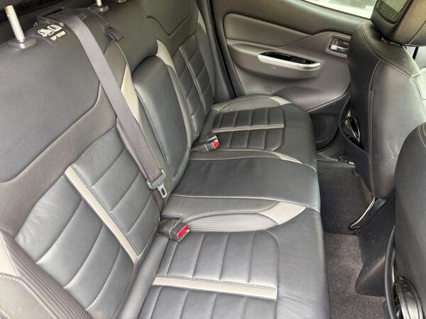 Mitsubishi L200 2.4 DI-D DC Barbarian Auto 4WD Euro 6 4dr at 24th