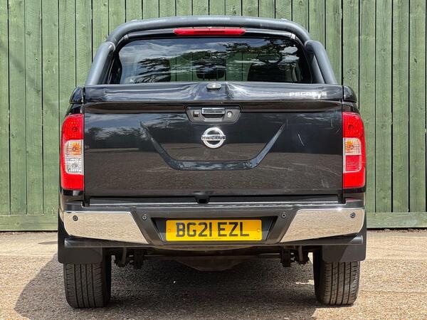 Nissan Navara 2.3 dCi Tekna 4WD Euro 6 (s/s) 4dr at 15th